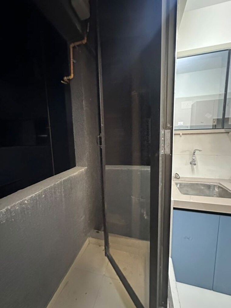 Bathroom, raymond-aashiyana 2 Bedroom 650 Sq.Ft. Apartment In Vartak Nagar Thane 10779492