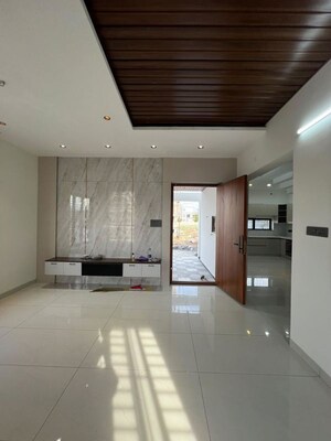 Room in 3 BHK Villa at Saravanampatti – for Sale