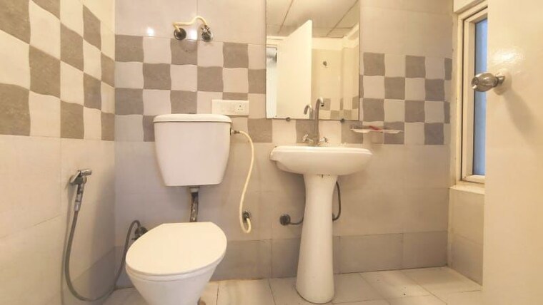 Bathroom, gaur-city-2-14th-avenue 3 Bedroom 1300 Sq.Ft. Apartment In Sector 16c Greater Noida Greater Noida 10779549