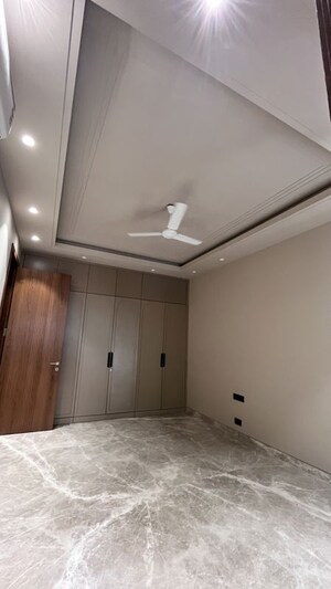 Room in 4 BHK Builder Floor at Greater Kailash I – for Rent