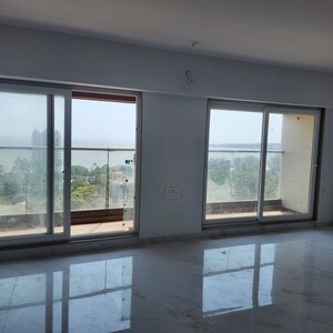 Room in 3 BHK Apartment at Asshna Seabliss, Versova – for Rent