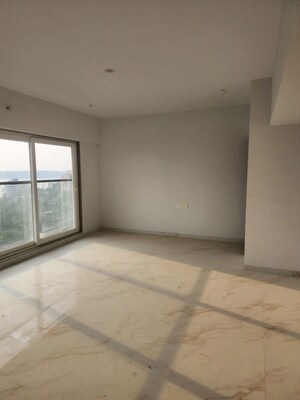 Room in 3 BHK Apartment at Asshna Seabliss, Versova – for Rent