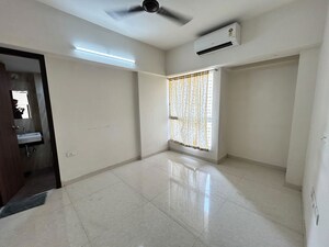 Room in 2 BHK Apartment at Lodha Amara, Kolshet Road – for Rent