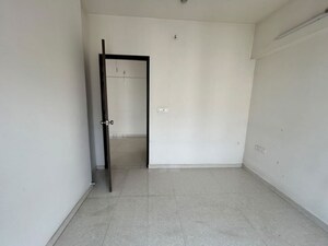 Room in 2 BHK Apartment at Lodha Amara, Kolshet Road – for Rent