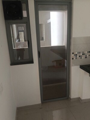Room in 1 BHK Apartment at Mahindra Tathawade, Tathawade – for Rent