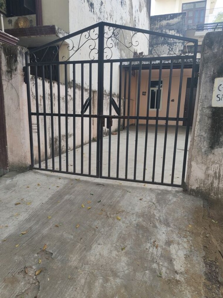 Balcony, sector 37 greater noida 2 Bedroom 120 Sq.Mt. Independent House In Sector 37 Greater Noida Greater Noida 10779648
