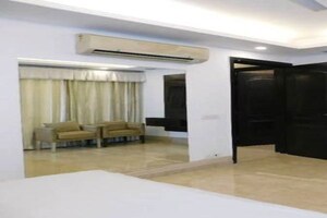 Room in 4 BHK Builder Floor at Greater Kailash ii – for Rent