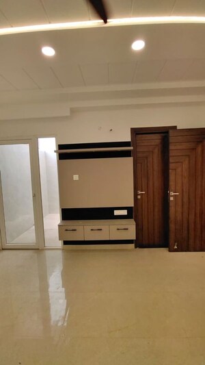 Room in 3 BHK Apartment at Patiala Road – for Rent