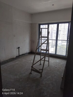 Room in 3 BHK Apartment at Siddhivinayak Habitats, Dadar West – for Sale