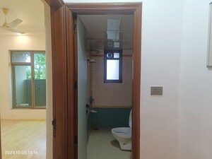 Room in 2 BHK Apartment at Raj Classic, Andheri West – for Rent
