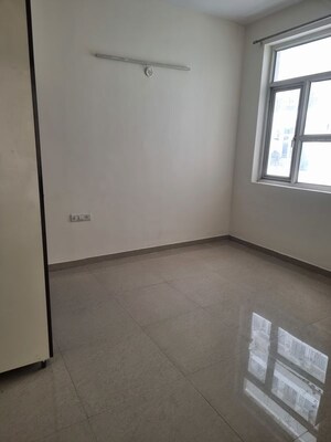 Room in 3 BHK Apartment at Omaxe R2, Gomti Nagar – for Sale