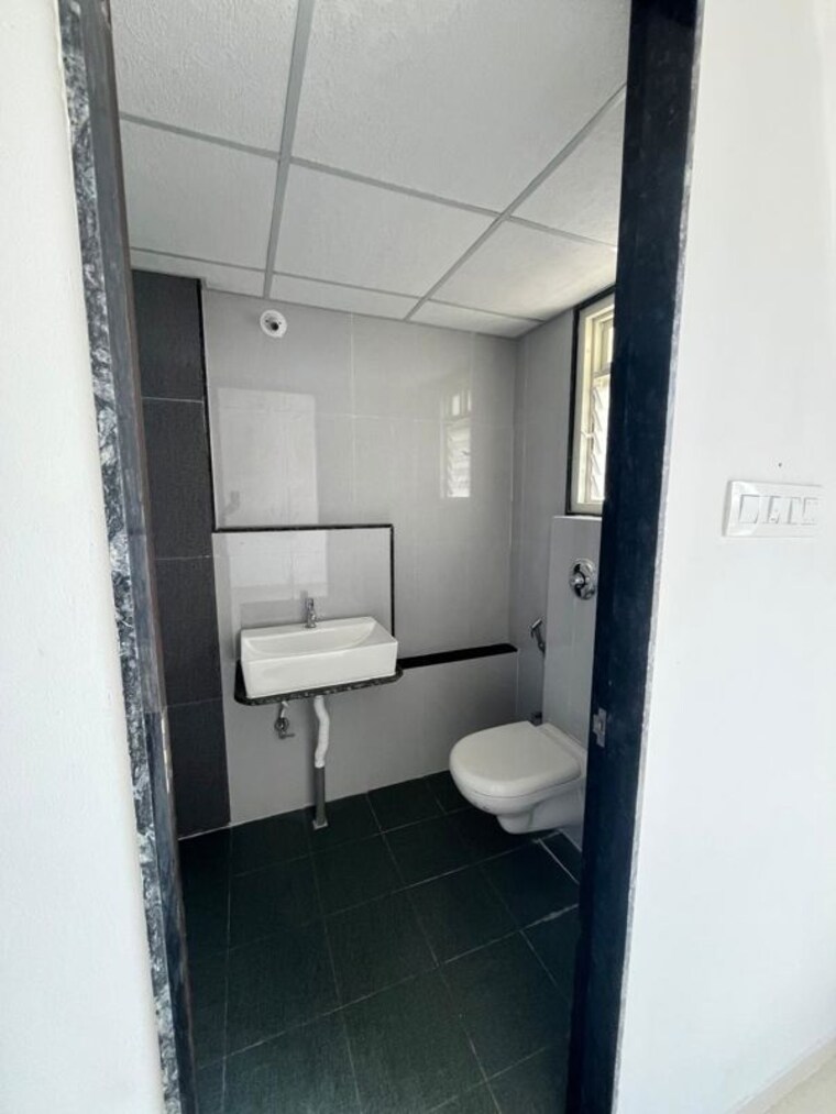 Bathroom, goel-ganga-altus 2.5 Bedroom 950 Sq.Ft. Builder Floor In Kharadi Pune 10779751