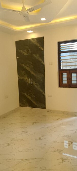Room in 3.5 BHK Builder Floor at Spring Field, Sector 31 – for Sale