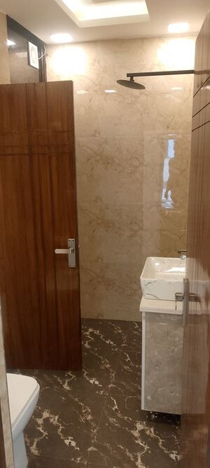 Bathroom in 3.5 BHK Builder Floor at Spring Field, Sector 31 – for Sale