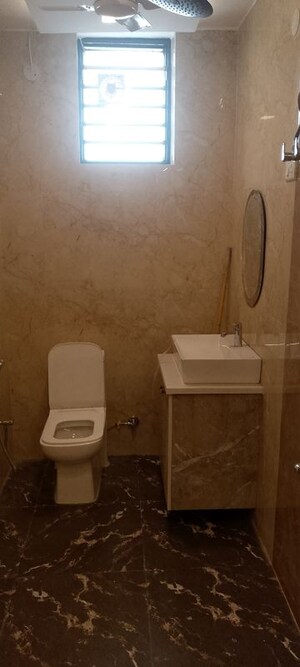Bathroom in 3.5 BHK Builder Floor at Spring Field, Sector 31 – for Sale
