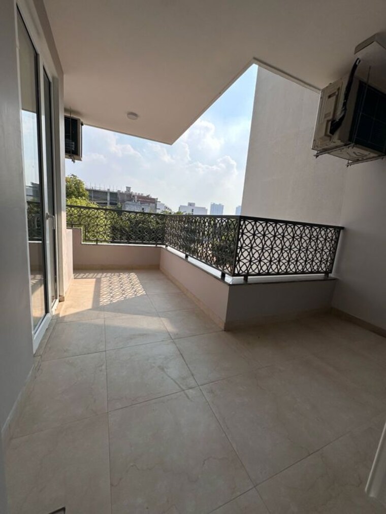 Balcony, dlf-alameda 3 Bedroom 2066 Sq.Ft. Builder Floor In Sector 73 Gurgaon 10779742