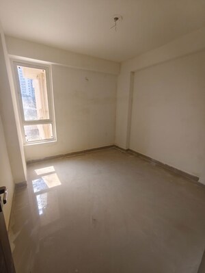 Room in 2 BHK Apartment at Breez Global Heights 88, Sector 88a – for Rent