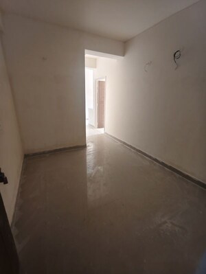Room in 2 BHK Apartment at Breez Global Heights 88, Sector 88a – for Rent