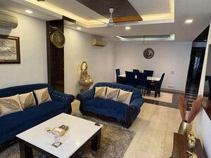 Room in 3 BHK Independent House at Freedom Fighters Enclave – for Rent