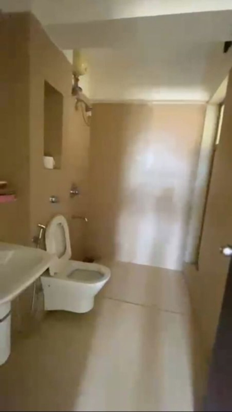 Bathroom, lodha-tiara 2.5 Bedroom 580 Sq.Ft. Apartment In Ghodbunder Road Thane 10779786