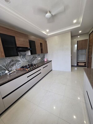Kitchen in 3 BHK Builder Floor at Sector 57 – for Rent