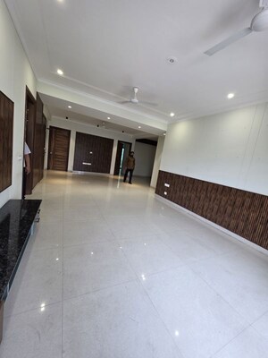 Staircase in 3 BHK Builder Floor at Sector 57 – for Rent