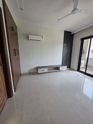 Staircase in 3 BHK Builder Floor at Sector 57 – for Rent