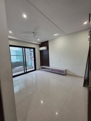 Staircase in 3 BHK Builder Floor at Sector 57 – for Rent
