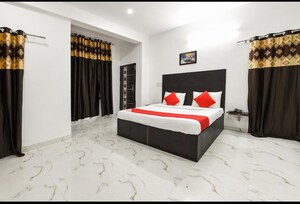 Bedroom in 2 BHK Builder Floor at Sector 52 – for Rent