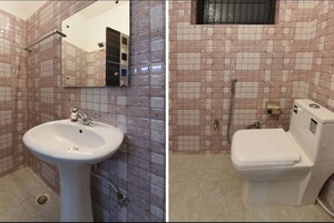Bathroom in 2 BHK Builder Floor at Sector 52 – for Rent
