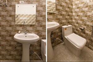 Bathroom in 2 BHK Builder Floor at Sector 52 – for Rent