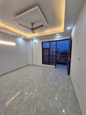 Room in 3 BHK Builder Floor at Sector 57 – for Rent