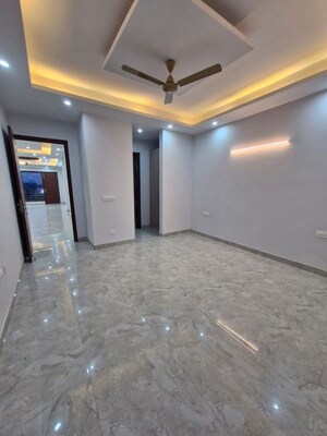 Room in 3 BHK Builder Floor at Sector 57 – for Rent