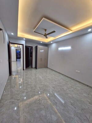 Room in 3 BHK Builder Floor at Sector 57 – for Rent