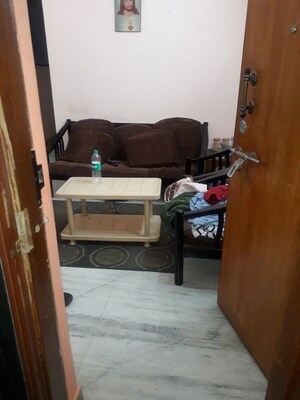 Furnished Amenities in 1 BHK Apartment at Golden Square, Santacruz East – for Rent