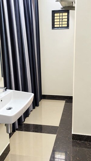 Team Area in 2 BHK Independent House at Sector 52 – for Rent