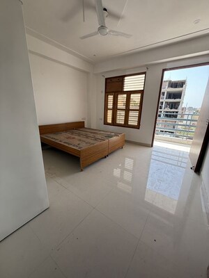 Room in 2 BHK Builder Floor at Ansal Plaza Sector-23, Sector 23 – for Rent