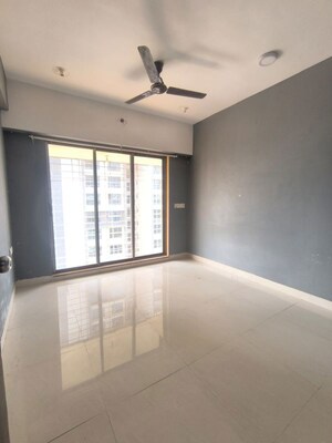 Room in 3.5 BHK Apartment at Lotus Lotus Link Square, Malad West – for Rent