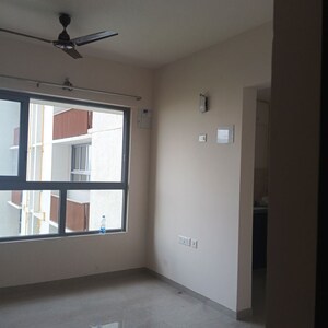 Room in 1 BHK Apartment at Piramal Vaikunth, Balkum Pada – for Rent