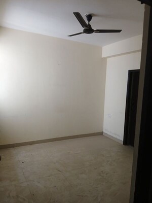 Room in 4 BHK Apartment at Proview Officer City, Raj Nagar Extension – for Sale