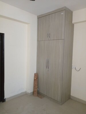 Room in 4 BHK Apartment at Proview Officer City, Raj Nagar Extension – for Sale