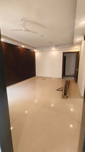Room in 2 BHK Builder Floor at Sector 23 – for Rent
