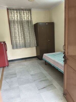 Room in 1 BHK Independent House at RWA Apartments Sector 61, Sector 61 – for Rent