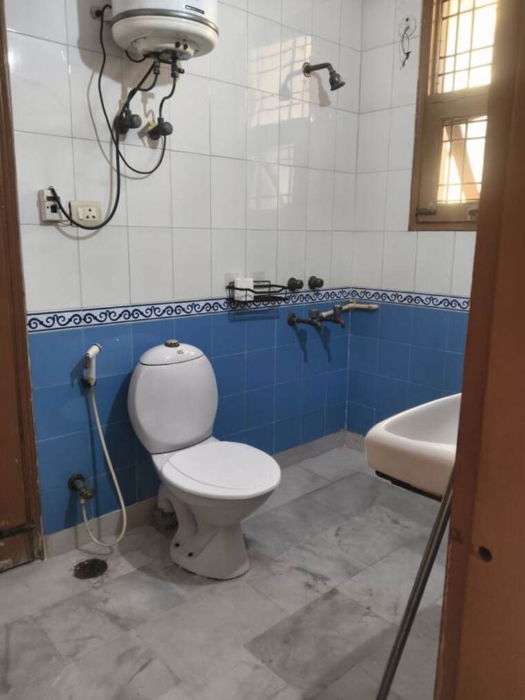 Bathroom, rwa-apartments-sector-61 1 Bedroom 600 Sq.Ft. Independent House In Sector 61 Noida 10780063
