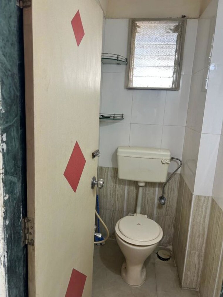 Bathroom, bindra-complex 1 Bedroom 600 Sq.Ft. Apartment In Andheri East Mumbai 10780074