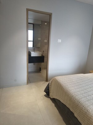 Room in 3 BHK Apartment at Siddha Sky, Sion – for Rent