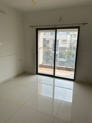 Room in 3 BHK Apartment at Kakkad Madhukosh, Balewadi – for Rent