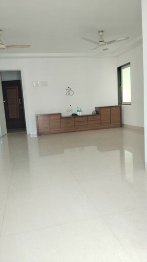 Room in 2 BHK Apartment at Sugee Atharva, Prabhadevi – for Rent