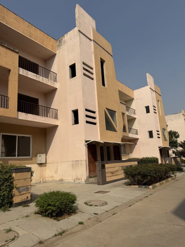 Exterior View, supertech-golf-country-villa 4 Bedroom 100 Sq.Yd. Villa In Sector 22d Yamuna Expressway Greater Noida 10780148