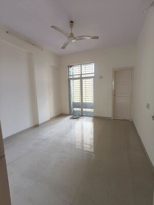 Room in 2 BHK Apartment at Sumit Abode II, Matunga – for Rent